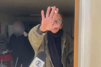 O Ministério Público investiga a existência de um número considerado desproporcional de cargos em comissão na prefeitura de Tapes, no sul do Rio Grande do Sul. Segundo a apuração, o município, com cerca de 15 mil habitantes, tem 68 funções desse tipo, muitas delas de chefia sem subordinados.<!-- NICAID(16315632) -->