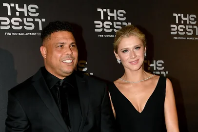 Brazil's former forward Ronaldo and his companion Celina Locks arrive for The Best FIFA Football Awards ceremony, on September 23, 2019 at Teatro alla Scala in Milan. (Photo by Tiziana FABI / AFP)Editoria: SPOLocal: MilanIndexador: TIZIANA FABISecao: soccerFonte: AFPFotógrafo: STF<!-- NICAID(14260414) -->