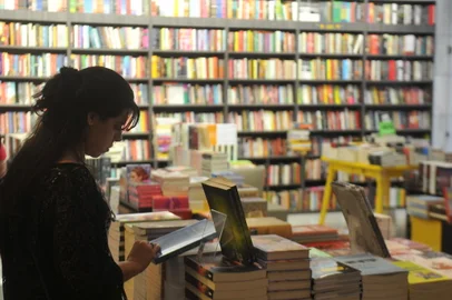 SANTA MARIA , RS , BRASIL , 20/11/201523 de novembro é o Dia Mundial do Livro. Conversamos com pessoas, de diferentes idades que são apaixonadas por leitura. FOTO JEAN PIMENTEL / AGÊNCIA RBS, VARIEDADES<!-- NICAID(11834330) -->