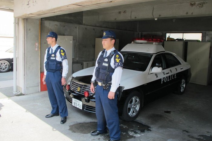  japoneses que trabalham com policiamento comunitário na modalidade Koban.