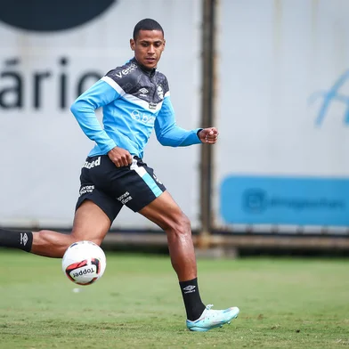 RS - FUTEBOL/ TREINO GREMIO 2022 - ESPORTES - Jogadores do Gremio realizam treino tÃ©cnico durante a manha desta quarta-feira, no CT Luiz Carvalho, na preparaÃ§Ã£o para a grande final do Campeonato Gaucho 2023. FOTO: LUCAS UEBEL/GREMIO FBPA<!-- NICAID(15400416) -->