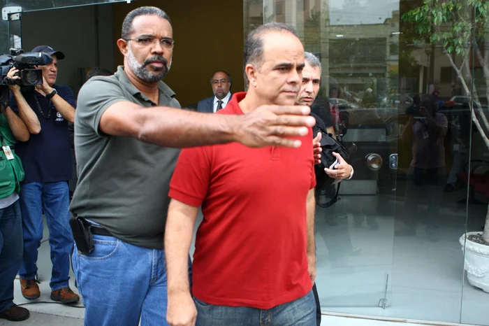 CHARLES SILVA DUARTE / O TEMPO/AE