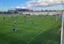 Cotado para ser titular, Gabriel Silva sente dor de cabeça e vira ausência em treino do Grêmio