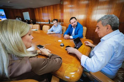 Deputado Dimas Costa e prefeito Sebastião Melo - Foto: Cesar Lopes/PMPA/Divulgação<!-- NICAID(16017129) -->