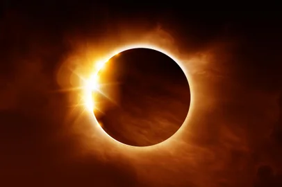 A solar eclipse. The total eclipse is caused when the sun, moon and earth align. Illustration.Fonte: 321027142<!-- NICAID(15729621) -->
