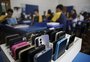 "Na escola, a atenção tem que estar na aula", diz secretária de educação do RS sobre portaria que restringe o uso de celulares 