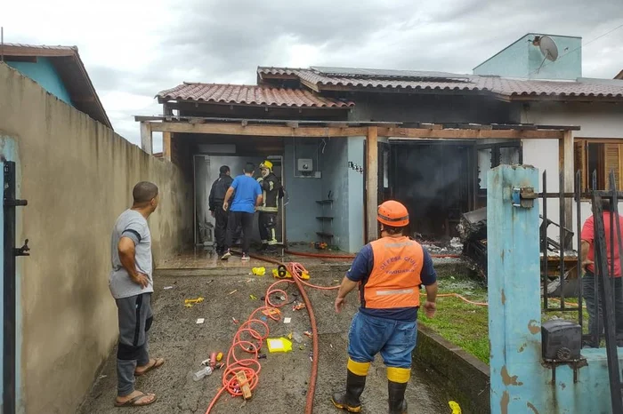 Defesa Civil de Taquara vistoriou o imóvel após o incidente.