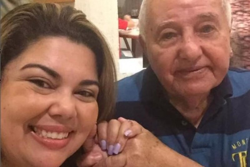 Fabiana Karla lamentou pelo Instagram a morte de seu pai, Samuel Petrotti, neste domingo (24).<!-- NICAID(15715035) -->
