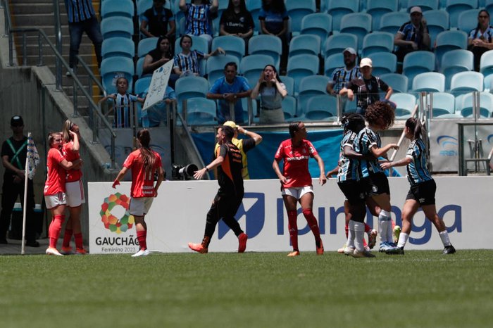 Coloradas comemoram o gol que abriu o placar