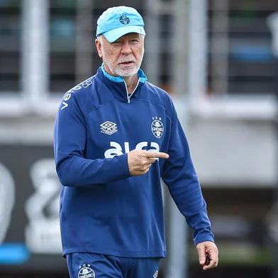 RS - FUTEBOL/ TREINO GREMIO 2025 - ESPORTES - Jogadores do Gremio realizam treino tÃ©cnico durante a manha deste sabado, no CT Luiz Carvalho, na preparaÃ§Ã£o para a partida valida pelo Campeonato Brasileiro 2025. Na foto, Mano Menezes. FOTO: LUCAS UEBEL/GREMIO FBPA<!-- NICAID(16158528) -->