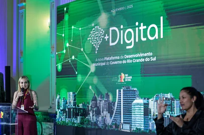 Mauricio Tonetto / Divulgação PORTO ALEGRE, RS – 17.11.2025 – O governador Eduardo Leite participou da solenidade de lançamento do SEI RS (Sistema Eletrônico de Informações do Rio Grande do Sul), no Salão Negrinho do Pastoreio, no Palácio Piratini. A nova plataforma marca um avanço na modernização da administração pública estadual, promovendo a gestão 100% digital de documentos e processos administrativos. Desenvolvido pelo TRF4 e adotado em âmbito nacional, o SEI permite tramitação simultânea, acesso remoto e assinatura digital, substituindo sistemas anteriores como SPI e PROA. A iniciativa integra o programa RS+Digital e reforça o compromisso do governo com transparência, eficiência e inclusão digital.<!-- NICAID(16169102) -->