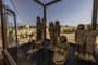 A collection of pharaoh statues is on display during a press conference at the Saqqara necropolis, where a gold-laced mummy and four tombs including of an ancient king's "secret keeper" were discovered, south of Cairo on January 26, 2023. - The vast burial site at the ancient Egyptian capital Memphis, a UNESCO World Heritage site, is home to more than a dozen pyramids, animal graves and ancient Coptic Christian monasteries. Archaeologist Zahi Hawass announced the latest discovery, dating from the fifth and sixth dynasties -- around the 25th to the 22nd centuries BC -- to reporters at the dig site. (Photo by Khaled DESOUKI / AFP)Editoria: ACELocal: SaqqaraIndexador: KHALED DESOUKISecao: archaeologyFonte: AFPFotógrafo: STF<!-- NICAID(15332171) -->