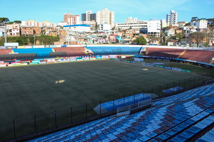 Hotel do Grêmio é alvo de foguetório na madrugada deste sábado em Caxias do Sul
