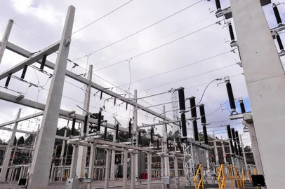 CAXIAS DO SUL, RS, BRASIL, 20/04/2023. Nova subestação de energia elétrica da RGE em Caxias do Sul foi inaugurada nesta quinta-feira no bairro Desvio Rizzo. (Neimar De Cesero/Agência RBS)Indexador: NEIMAR DE CESERO<!-- NICAID(15408223) -->