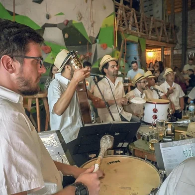 O grupo Samba da Firma se apresenta em Caxias, neste sábado (2), no Bugio.<!-- NICAID(15612426) -->