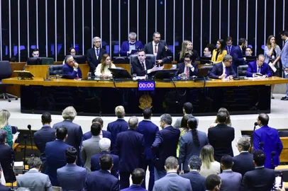 Congresso aprova Orçamento de 2024 com "fundão" eleitoral recorde de R$ 4,9 bilhões<!-- NICAID(15633143) -->
