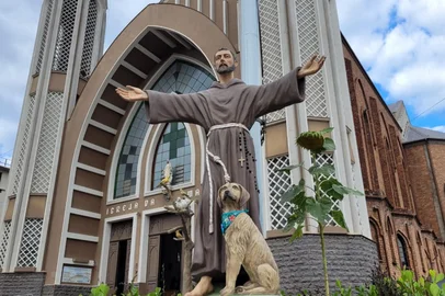 Monumento a São Francisco de Assis é inaugurado na Igreja dos Capuchinhos, em Caxias.<!-- NICAID(16240296) -->