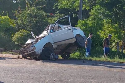 Acidente com morte na RS-020, em Gravataí<!-- NICAID(14976230) -->