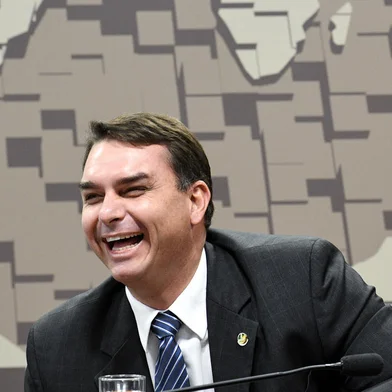 Comissão de Relações Exteriores e Defesa Nacional (CRE) realiza reunião deliberativa com 07 itens. Entre eles, o PDL 57/2019, que trata de acordo previdenciário entre Brasil e Suíça.Em destaque, senador Flávio Bolsonaro (PSL-RJ).Foto: Pedro França/Agência Senado<!-- NICAID(14721870) -->