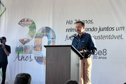 aniversário 20 anos Be8<!-- NICAID(16017762) -->