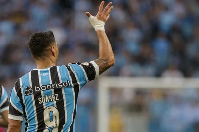 Partida entre Grêmio e Coritiba válida pela 12ª rodada da Série A do Campeonato Brasileiro disputada na Arena do Grêmio, em Poro Alegre (RS). Luis Suárez- Jefferson Botega/Agencia RBS<!-- NICAID(15465762) -->