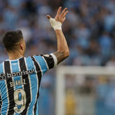 Partida entre Grêmio e Coritiba válida pela 12ª rodada da Série A do Campeonato Brasileiro disputada na Arena do Grêmio, em Poro Alegre (RS). Luis Suárez- Jefferson Botega/Agencia RBS<!-- NICAID(15465762) -->