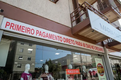 Crediário ainda nos dias de hoje por parte de lojas e de clientes que não abrem mão de pagar mensalmente o seu talão. (Neimar De Cesero/Agência RBS)Indexador: Neimar De Cesero<!-- NICAID(15997329) -->