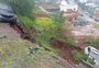 Deslizamento de terra causado pela chuva força moradores a saírem de casa em Carazinho