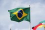 Semana da Pátria - bandeira do Brasil. Na foto bandeira hasteada na revenda de automóveis Florauto, na RSC453, próximo ao shopping Iguatemi Caxias.<!-- NICAID(7458563) -->