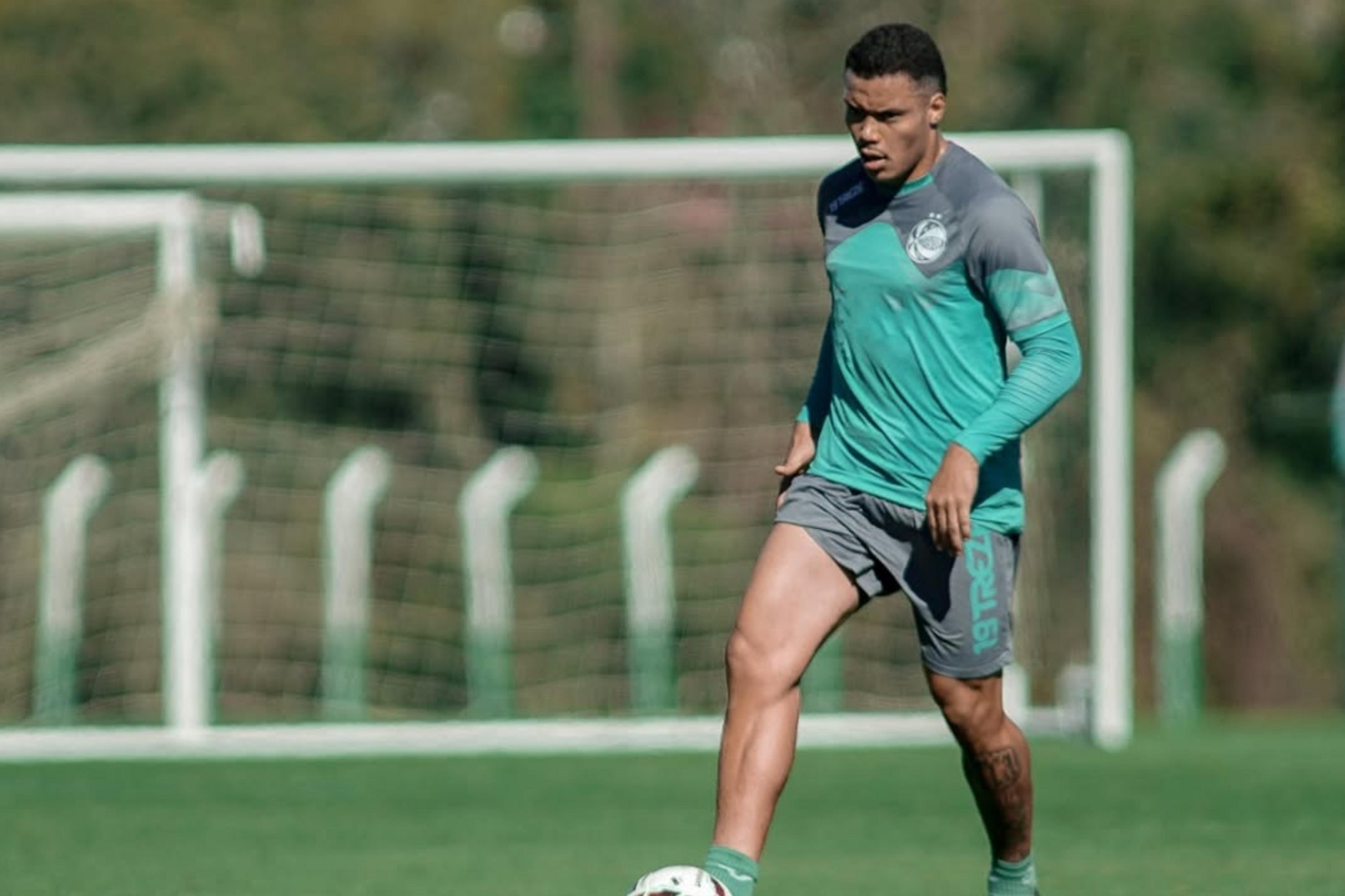 Mandaca nega pré-contrato com o Grêmio: 'Não assinei nada'
