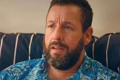 Adam Sandler em Você Não Tá Convidada pro Meu Bat Mitzvá!<!-- NICAID(15698805) -->