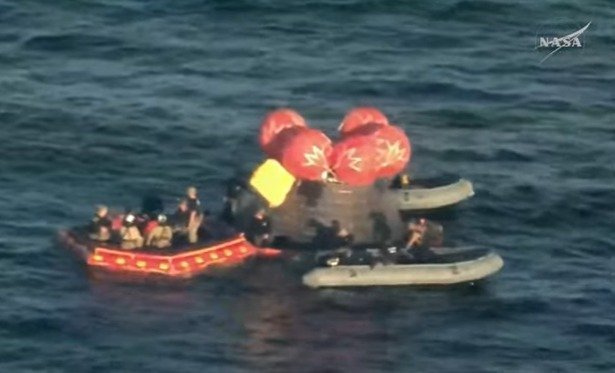 Com o fim da miss&atilde;o, os quatro astronautas da Artemis II s&atilde;o retirados da c&aacute;psula Orion; Nasa confirma &oacute;timo estado de sa&uacute;de de todos