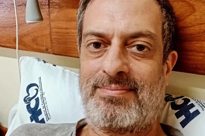 O município de Cachoeira do Sul, na Região Central, amanheceu em luto pelo falecimento do vereador Marcelo Figueiró, do MDB, aos 51 anos. O parlamentar morreu na noite desta segunda-feira (29), em decorrência de um câncer de intestino. Figueiró estava afastado de suas funções na Câmara de Vereadores desde maio para o tratamento da doença.<!-- NICAID(16195655) -->