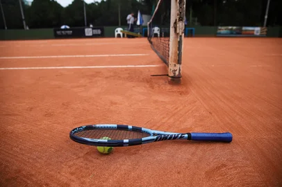 Professor de tênis, Rodrigo Borges, explica principais golpes e técnicas do tênis.Indexador: DF<!-- NICAID(16042424) -->