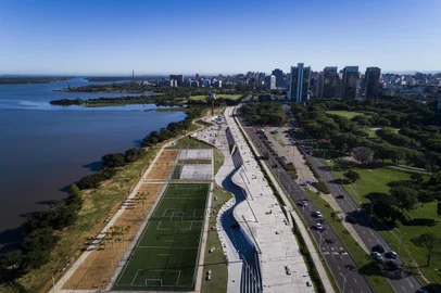 PORTO ALEGRE, RS, BRASIL, 22-03-2022: Orla do Guaiba, em Porto Alegre. (Foto: Mateus Bruxel / Agencia RBS)<!-- NICAID(15047988) -->