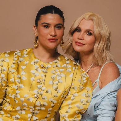 Flávia Alessandra e Giulia Costa<!-- NICAID(16126121) -->