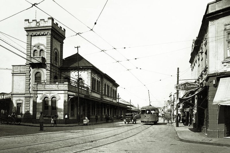 Estação Castelinho, em Porto Alegre, na década de 1930.<!-- NICAID(15609630) -->