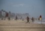 Veranistas enfrentam vento forte no Litoral Norte neste sábado de Natal