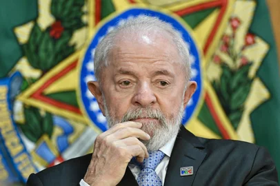 Brazil's President Luiz Inacio Lula da Silva gestures during an announcement of investment in road improvements at the Planalto Palace in Brasilia on January 29, 2025. (Photo by EVARISTO SA / AFP)<!-- NICAID(15964200) -->