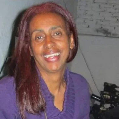 Jane Beatriz da Silva Nunes Moradora da Vila Cruzeiro, na Zona Sul de Porto Alegre e viúva, Jane era servidora pública concursada da Secretaria Municipal de Segurança. Além disso, atuava como Promotora Legal Popular (PLP), após participar de projeto da ONG Themis que visa transformar mulheres da periferia em defensoras dos direitos humanos nas comunidades onde vivem. O Tribunal de Justiça do Rio Grande do Sul aceitou a denúncia do Ministério Público (MP), que aponta oito policias do Batalhão de Choque (BPChoque) da polícia militar como autores da morte de Jane Beatriz da Silva Nunes, 60 anos. Segundo o MP, os policiais foram responsáveis pelo homicídio doloso de Jane, que caiu de uma escada e teve um aneurisma cerebral após ter a casa invadida pelo Batalhão no dia 8 de dezembro de 2020. A guarnição envolvida é da Patrulhas Especiais (Patres), um grupo tático do 1º BPChoque<!-- NICAID(15923203) -->