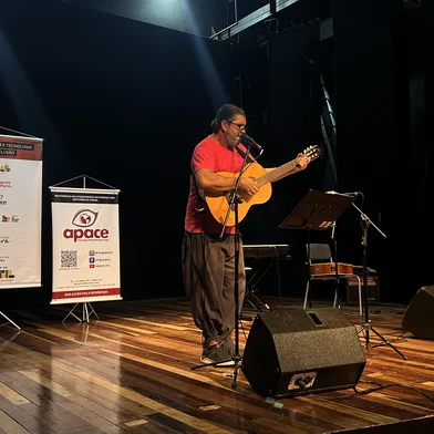 PASSO FUNDO (RS), 07/03/2026 - O músico pofissional Ricardo Pacheco foi convidado para se apresentar no Show de Talentos Inclusivo realizado pela Associação Passo-Fundense de Cegos (Apace)<!-- NICAID(16240341) -->