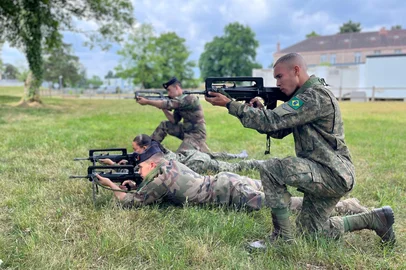 Fuzileiros Navais participam de exercícios com tropas da OTAN na França<!-- NICAID(16046132) -->