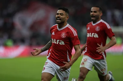 PORTO ALEGRE, RS, BRASIL, 12-07-2025: Internacional x Vitória pelo Campeonato Brasileiro. A retomada do futebol no Beira Rio após a parada para a Copa do Mundo de Clubes para a 13ª rodada, é a chance do time de Roger Machado em buscar a saída do Z4. Foto: Renan Mattos/Agência RBS<!-- NICAID(16079338) -->