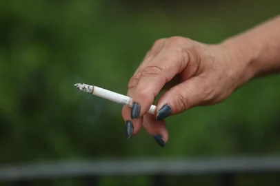 PORTO ALEGRE, RS, BRASIL - 01-12-2014 - Entra em vigor na próxima quarta-feira (03) a lei antifumo, que proíbe os fumódromos em estabelecimentos públicos e particulares, ficando permitindo aos fumantes, fumar apenas na rua e em casa (FOTO: DIEGO VARA/AGÊNCIA RBS)<!-- NICAID(11024633) -->