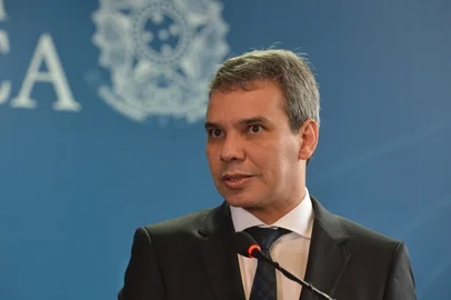 Valter Campanato / Agência Brasil Wellington César Lima e Silva assume o Ministério da JustiçaO novo ministro da Justiça, Wellington César Lima e Silva, durante cerimônia de transmissão de cargo (Valter Campanato/Agência Brasil)Local: BrasiliaIndexador: Valter Campanato/Agência BrasilFonte: Fotografia da Agência BrasilFotógrafo: Reporter Fotografico<!-- NICAID(16203504) -->