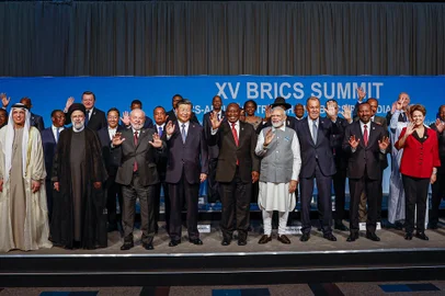 Joanesburgo, Ã?frica do Sul, 24.08.2023 - Presidente da RepÃºblica, Luiz InÃ¡cio Lula da Silva, e presidentes dos paÃ­ses amigos do BRICS, posam para foto oficial apÃ³s a reuniÃ£o do grupo, no Sandton Convention Centre, em Joanesburgo. Foto: Ricardo StuckJoanesburgo, África do Sul, 24.08.2023 - Presidente da República, Luiz Inácio Lula da Silva, e presidentes dos países amigos do BRICS, posam para foto oficial após a reunião do grupo, no Sandton Convention Centre, em Joanesburgo. Foto: Ricardo Stuckert/PRLocal: Joanesburgo, Ã?frica do SulIndexador: Ricardo Stuckert/PRFonte: PresidÃªncia da RepÃºblicaFotógrafo: SecretÃ¡rio de Ã?udiovisual - PR<!-- NICAID(15519399) -->