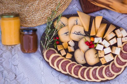 Queijo recheado de salame, da Agroindústria Camponês, será lançado na Expointer 2023.<!-- NICAID(15518033) -->