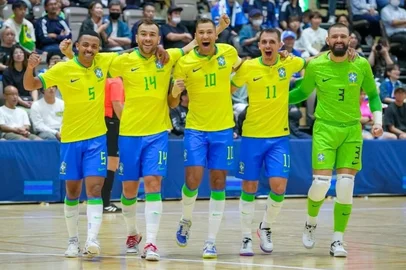 seleção brasileira , futsal , japão<!-- NICAID(16148903) -->