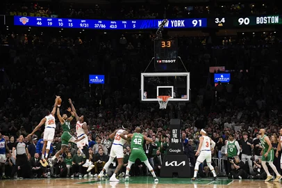 BOSTON, MA - MAY 7: Mikal Bridges #25 of the New York Knicks steals the ball during the game against the Boston Celtics during Round 2 Game 2 on May 7, 2025 at TD Garden in Boston, Massachusetts. NOTE TO USER: User expressly acknowledges and agrees that, by downloading and/or using this Photograph, user is consenting to the terms and conditions of the Getty Images License Agreement. Mandatory Copyright Notice: Copyright 2025 NBAE   Brian Babineau/NBAE via Getty Images/AFP (Photo by Brian Babineau / NBAE / Getty Images / Getty Images via AFP)<!-- NICAID(16032551) -->