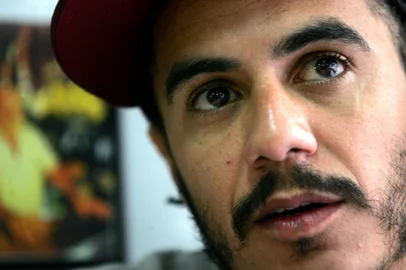 Marcelo D2Brasil, Rio de Janeiro, RJ. 04/05/2006. O cantor e compositor Marcelo D2, em Laranjeiras, zona sul do Rio. O rapper brasileiro é ex-vocalista da banda Planet Hemp, e hoje segue em carreira solo. - Crédito:FÁBIO MOTTA/ESTADÃO CONTEÚDO/AE/Codigo imagem:11894Editoria: VARLocal: RIO DE JANEIROIndexador: FÁBIO MOTTAFonte: AGE-ESTADÃO CONTEÚDO<!-- NICAID(14979478) -->